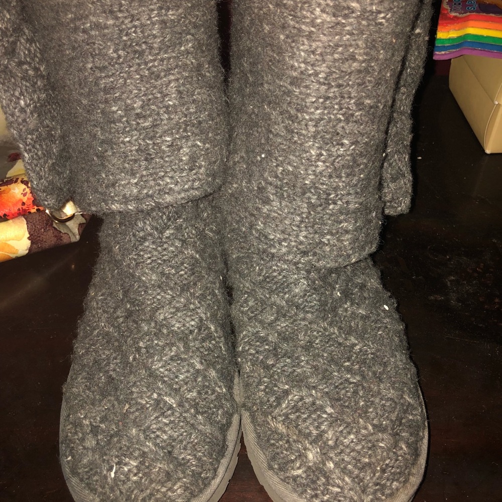 Grey knitted Ugg’s